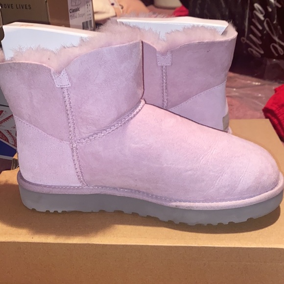 Uggs - Picture 5 of 6